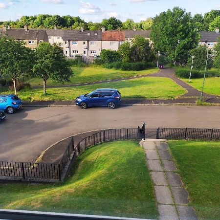 Single Bedroom In Quiet Neighbourhood Glasgow Exterior photo